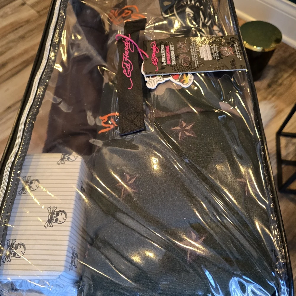 Ed Hardy King reversible 8piece Bedding set new